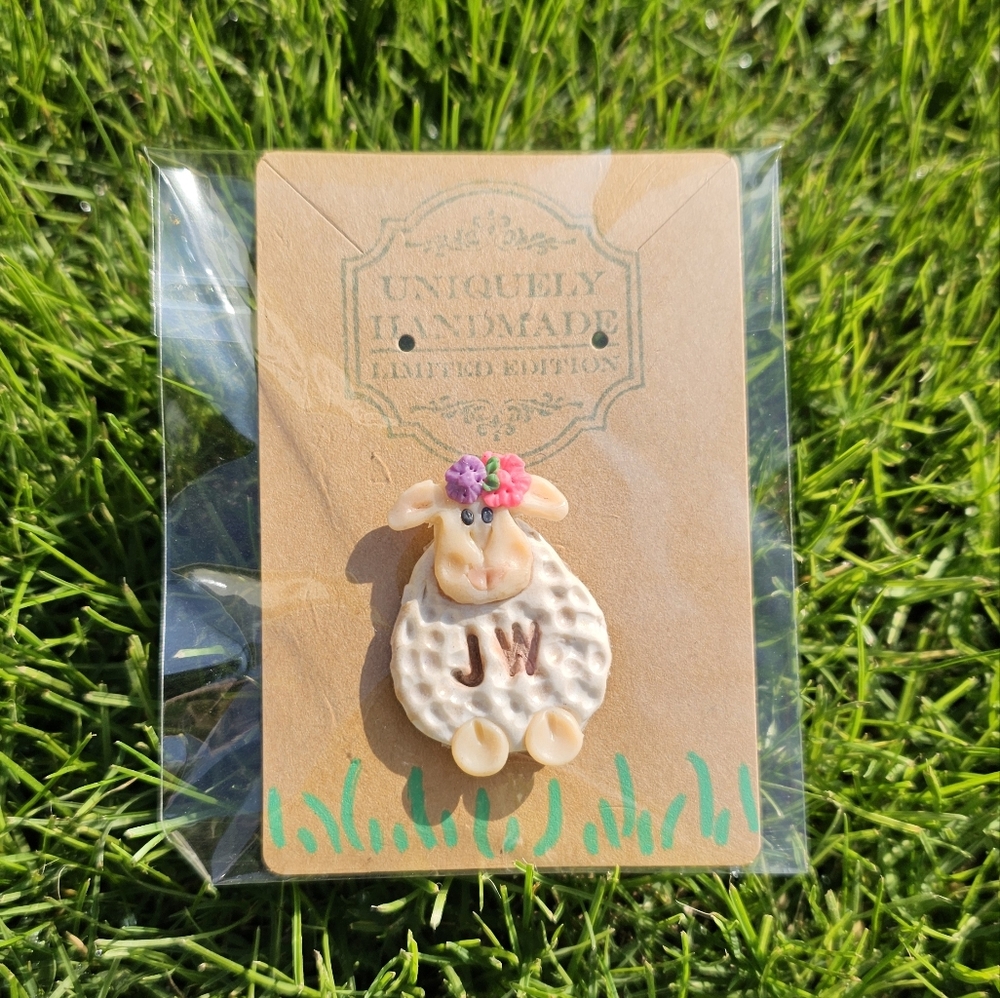 Cute pin. Handmade sheep 🐑 ♥️